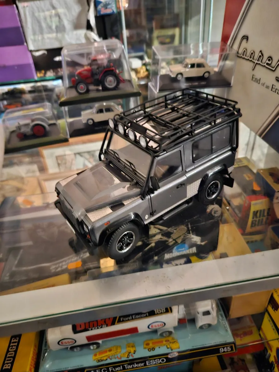 Corgi Kyosho Landrover 1.18 - Image 1