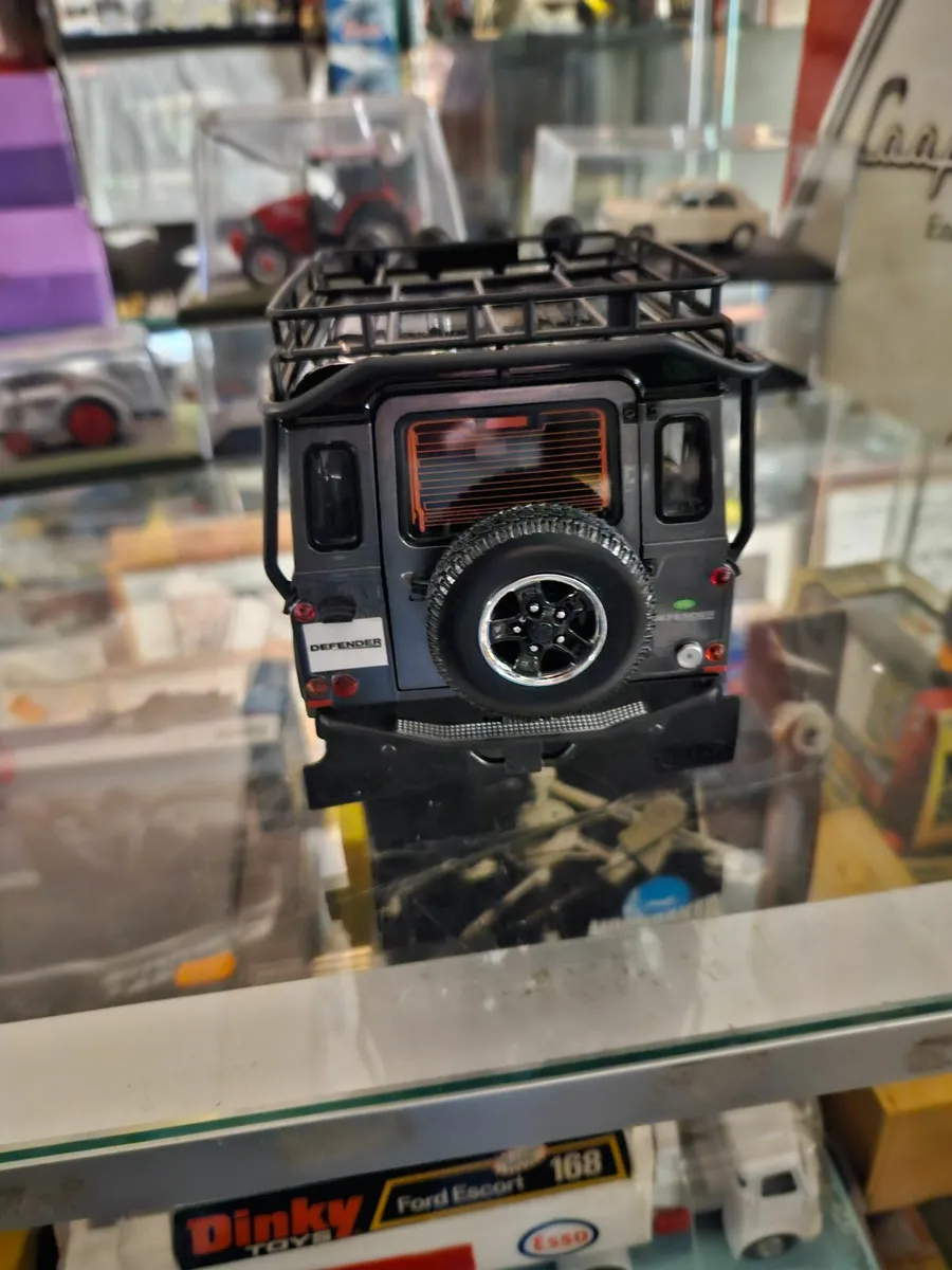 Corgi Kyosho Landrover 1.18 - Image 4