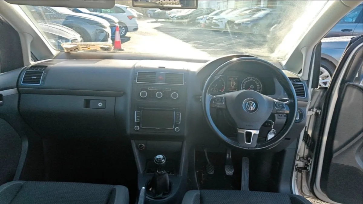 Volkswagen Touran 2015 - Image 4