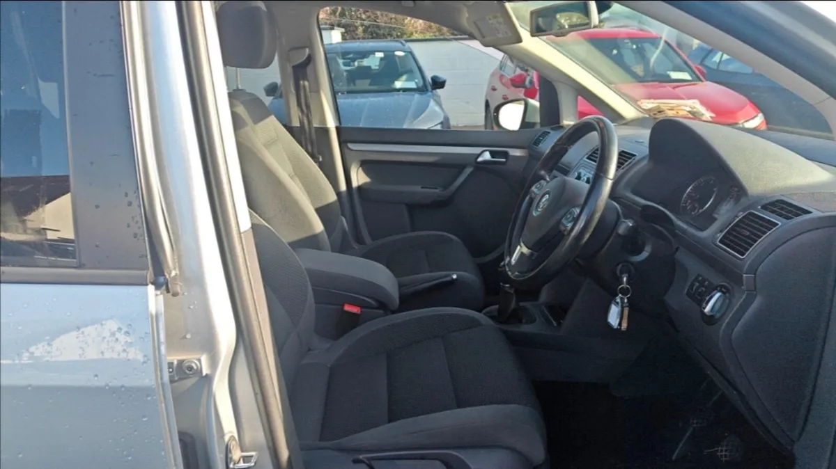 Volkswagen Touran 2015 7 Seater - Image 4