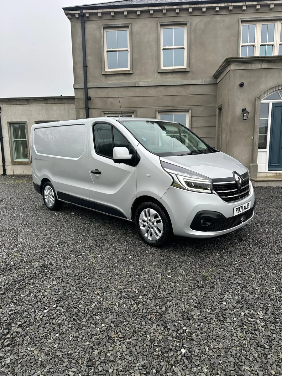 2021 Renault Trafic Sport - Image 1