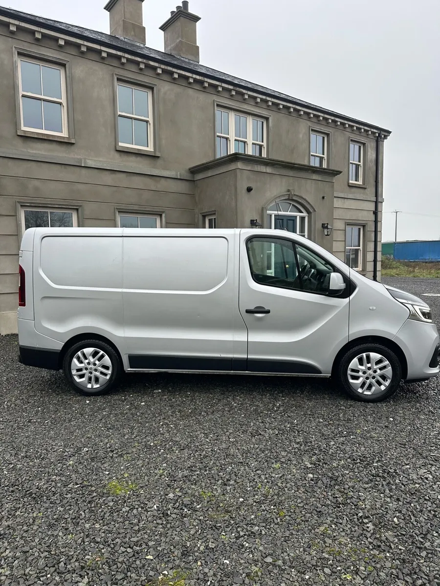 2021 Renault Trafic Sport - Image 2