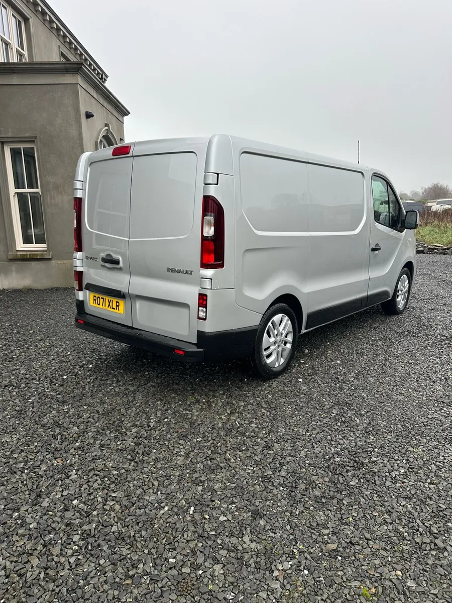 2021 Renault Trafic Sport - Image 3