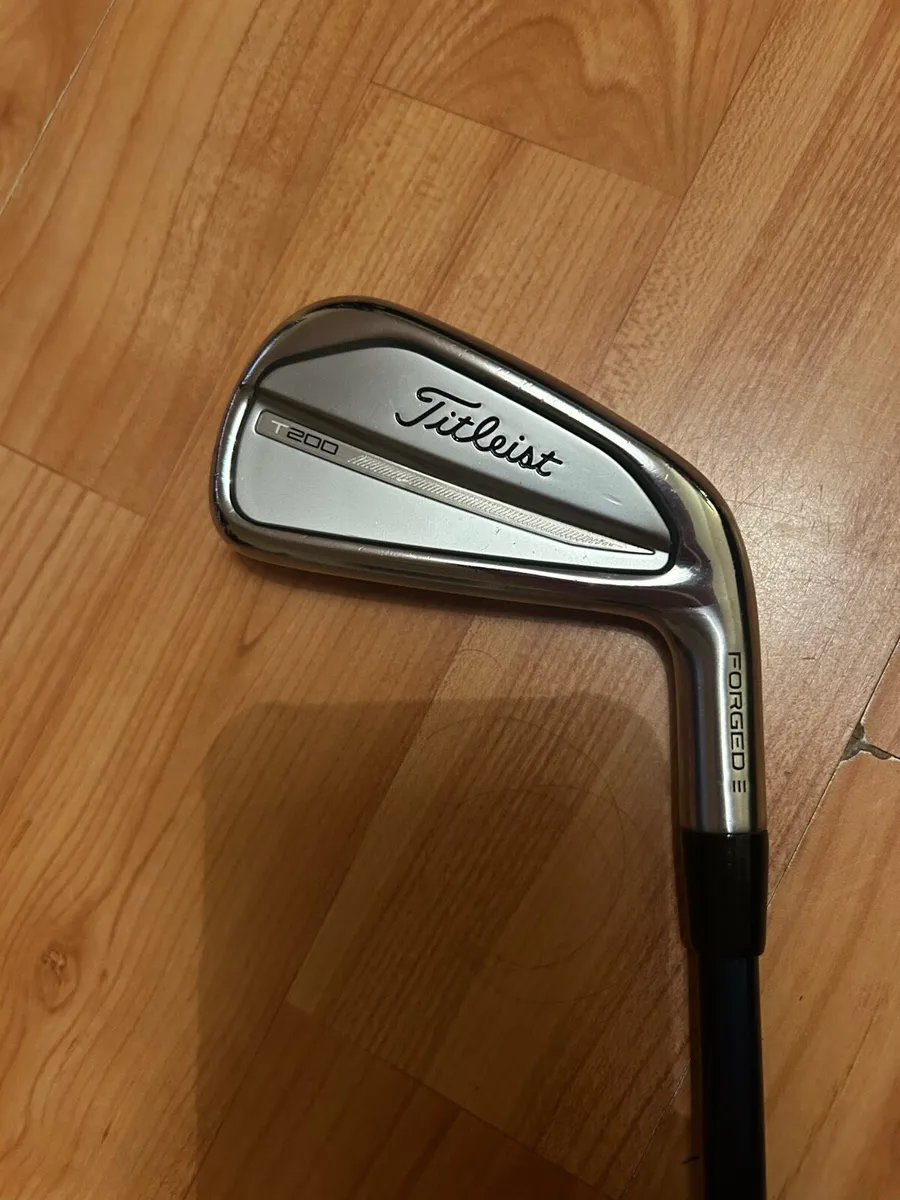 Titleist T200u 2 iron - Image 1