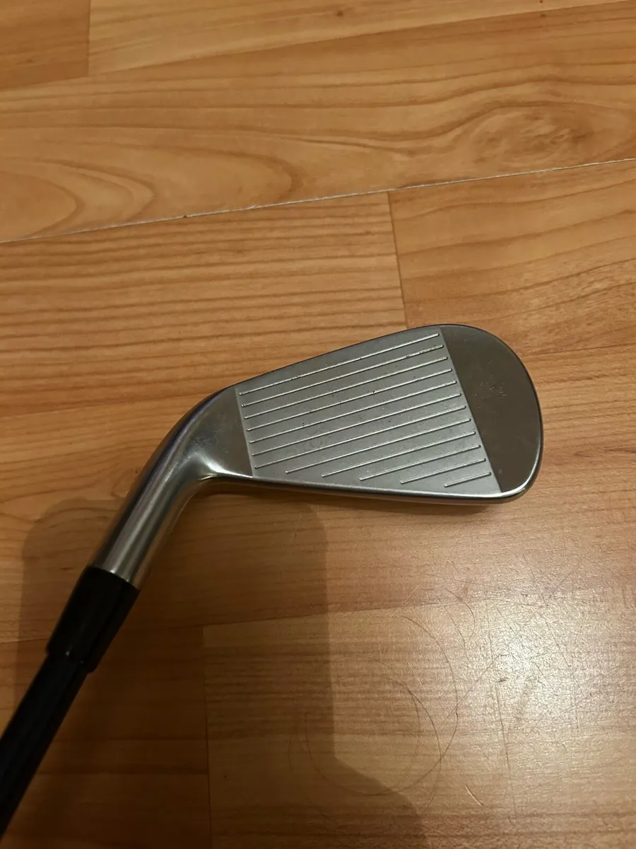 Titleist T200u 2 iron - Image 3