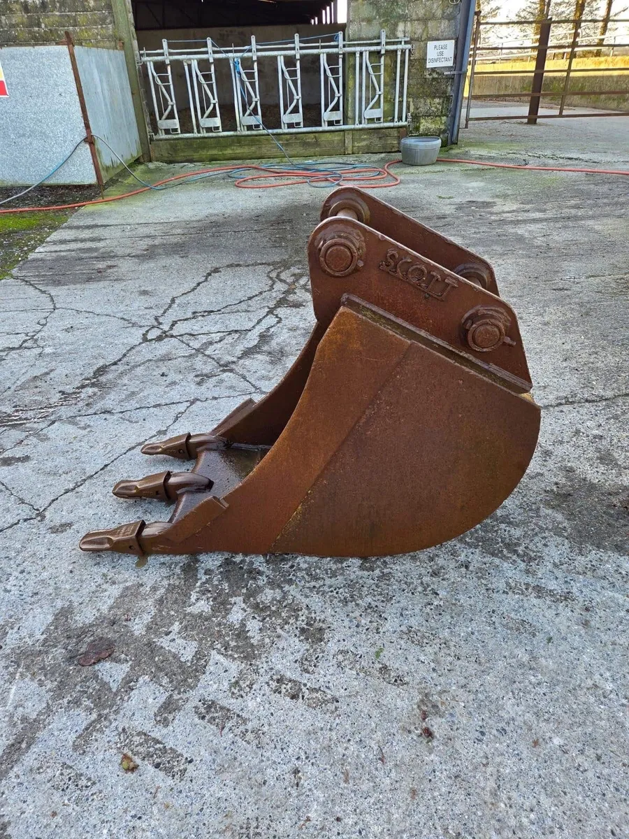 24” scott bucket - Image 1