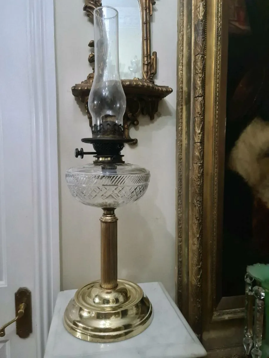 HINKS antique oil lamp POSTAGE AVAILABLE - Image 1