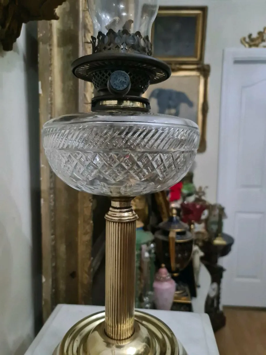 HINKS antique oil lamp POSTAGE AVAILABLE - Image 2