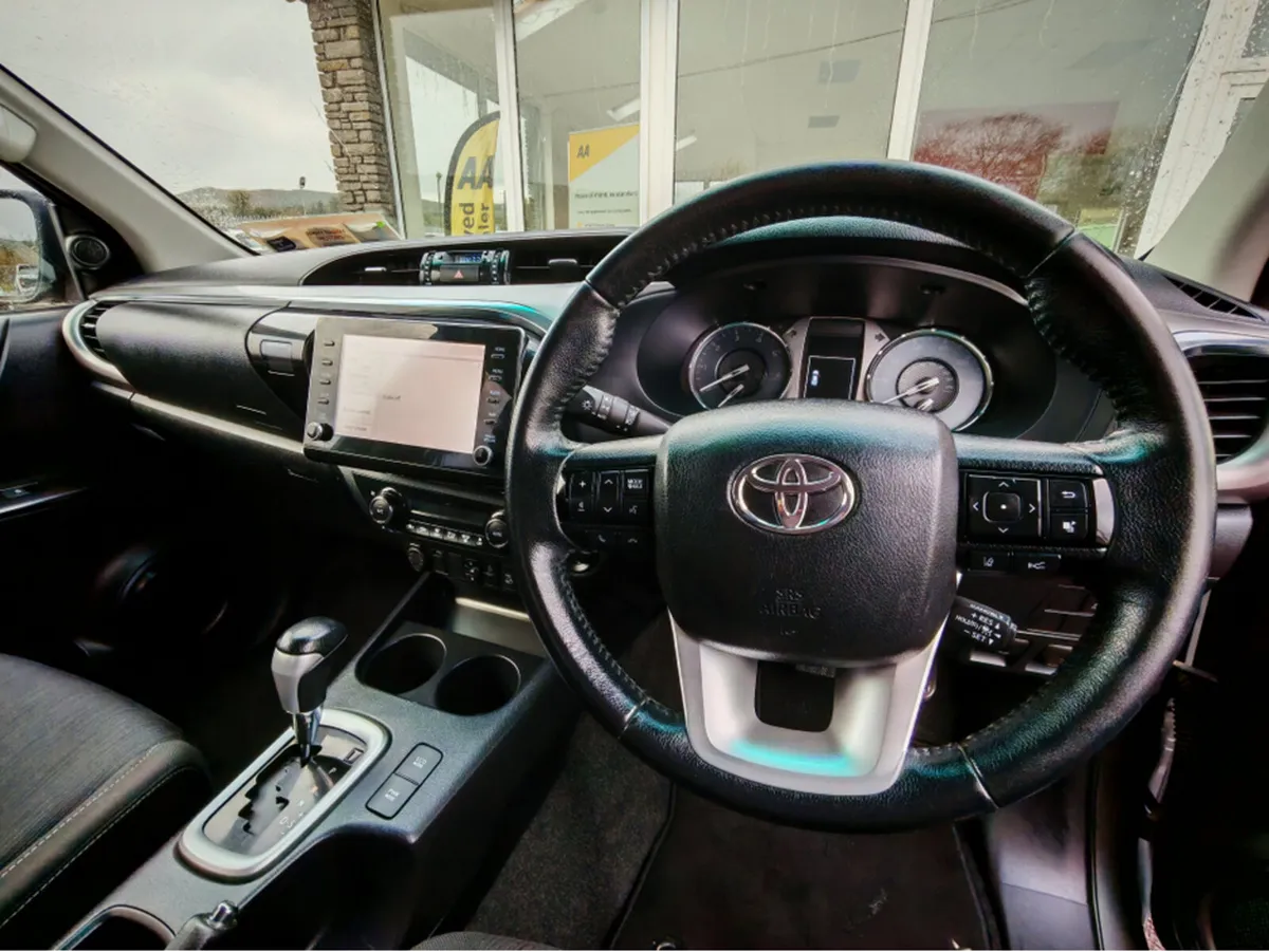 Toyota Hilux 2.8D4D INVITE X 201BHP D/C - Image 3