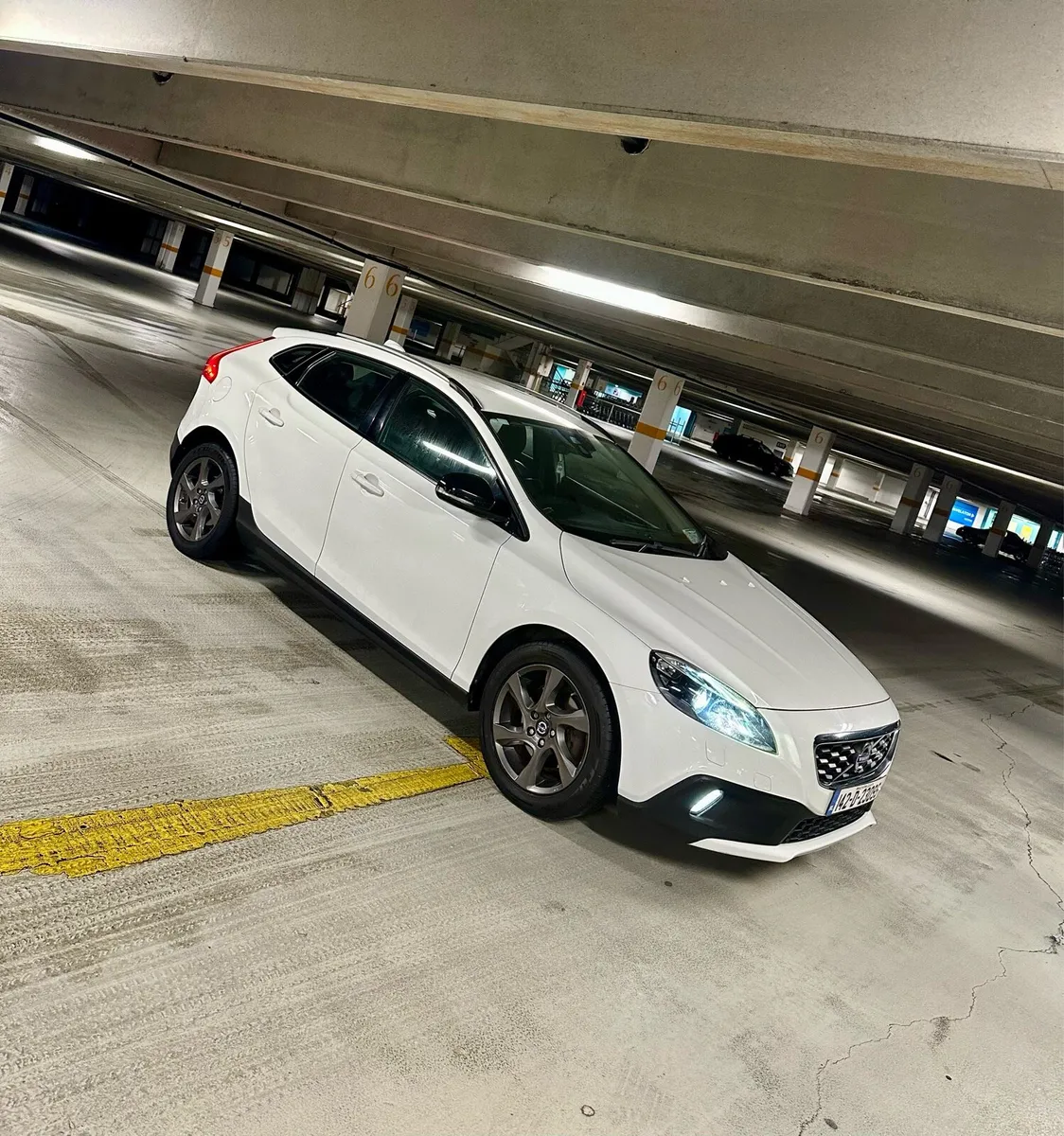 142 Volvo V40 D2 CrossCountry Lux New NCT/Low Mile - Image 1