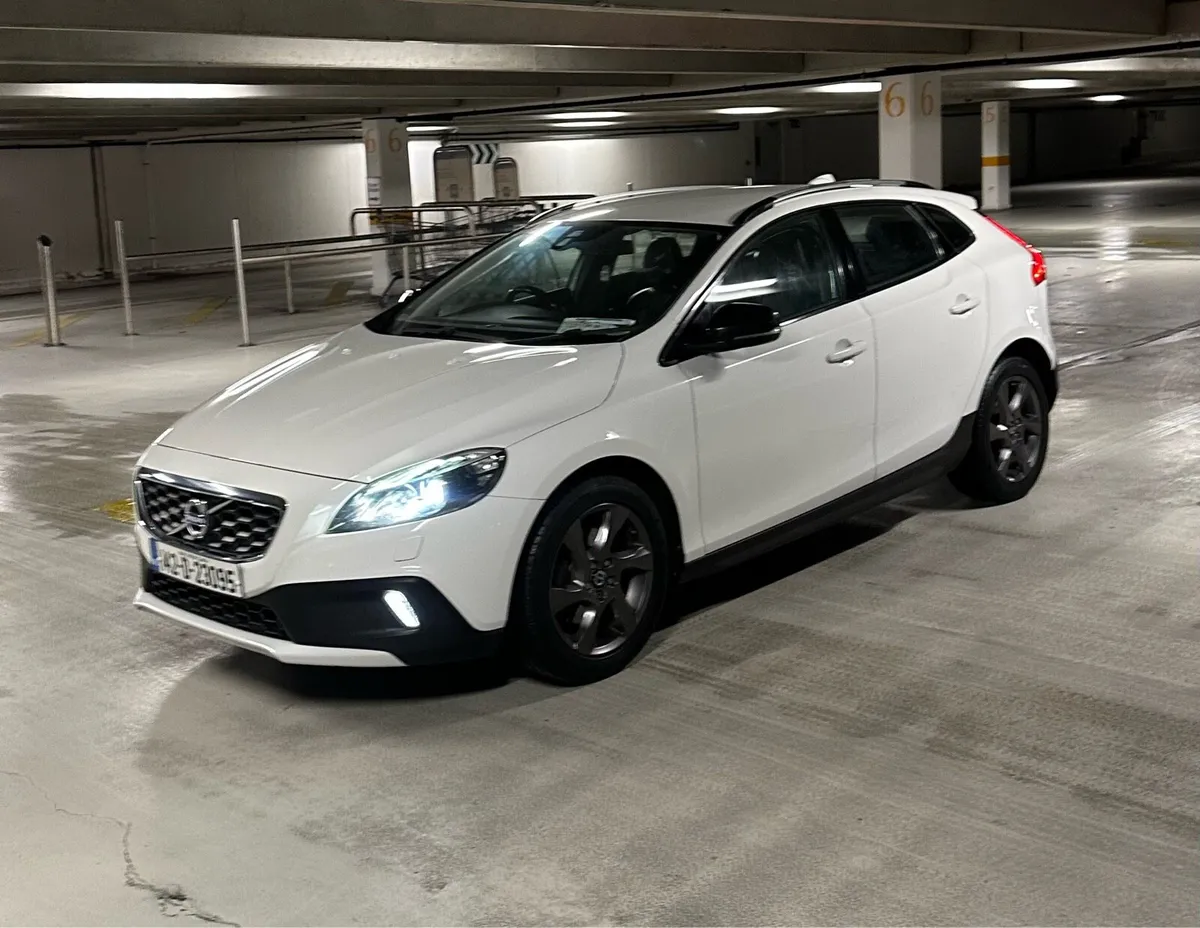 142 Volvo V40 D2 CrossCountry Lux New NCT/Low Mile - Image 4