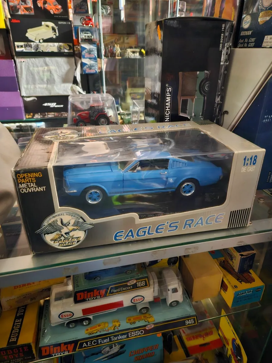 Corgi Universal Hobbies Mustang 1.18 - Image 1