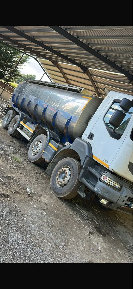 Renault Kerax Tanker - Image 2
