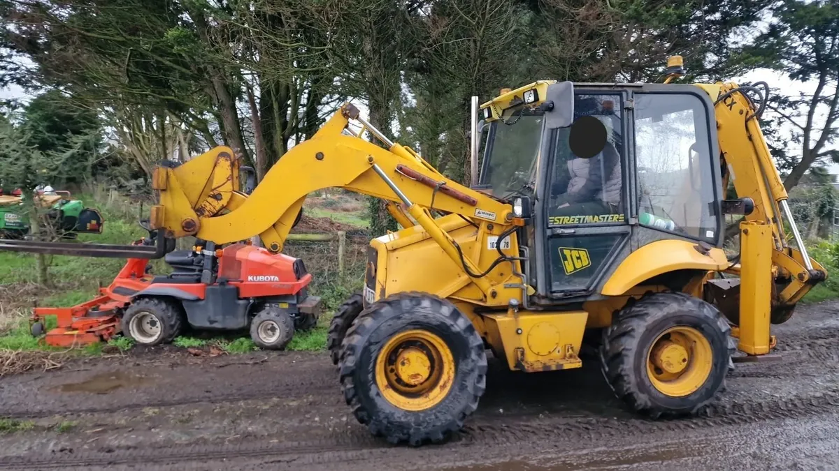 JCB 2CX Backhoe Loader - Image 1