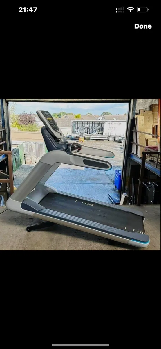 PRECOR TRM885 TREADMILLS - Image 2