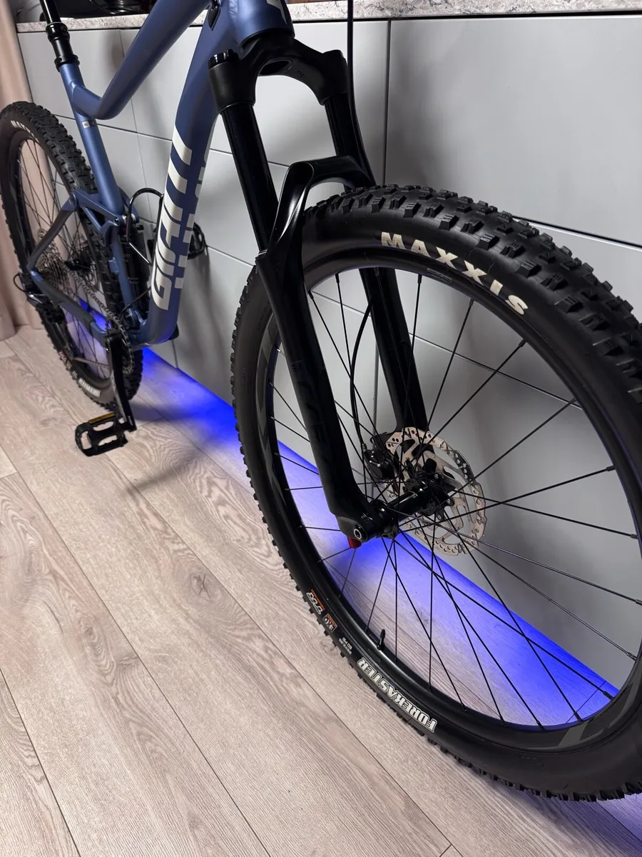 GIANT Stance Full Suspension Mountain Bike - Image 4