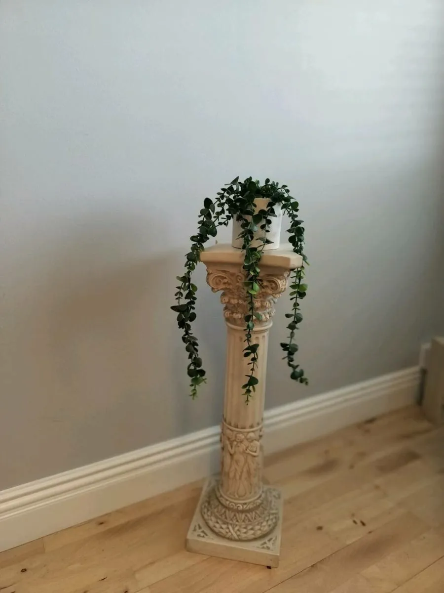 Cream pedestal - Image 2