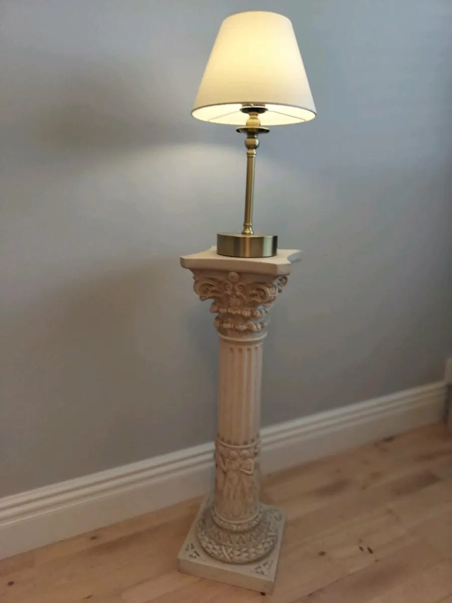 Cream pedestal - Image 3