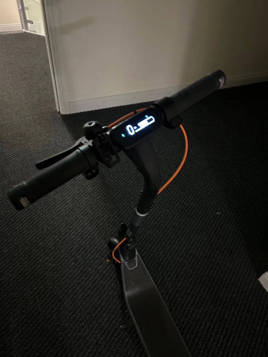 LIKE BRAND NEW ! Ninebot Segway e22e - Image 2