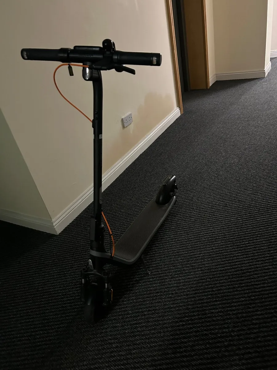LIKE BRAND NEW ! Ninebot Segway e22e - Image 1