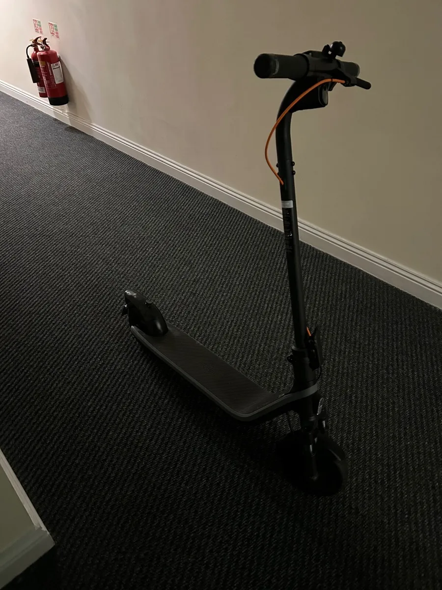 LIKE BRAND NEW ! Ninebot Segway e22e - Image 3