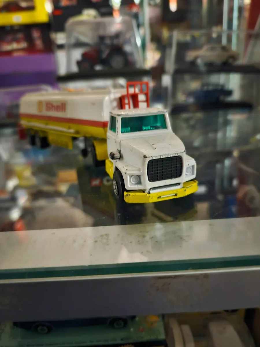 Matchbox Superkings Tanker - Image 1