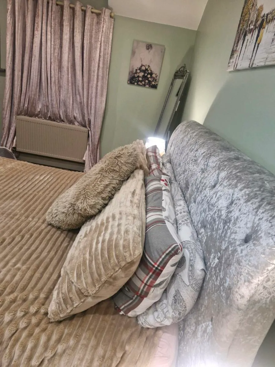King size bed, crushed silver velvet with mattress - Image 3