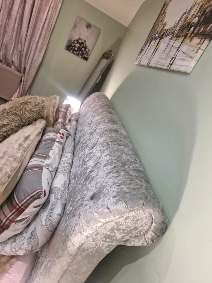 King size bed, crushed silver velvet with mattress - Image 4