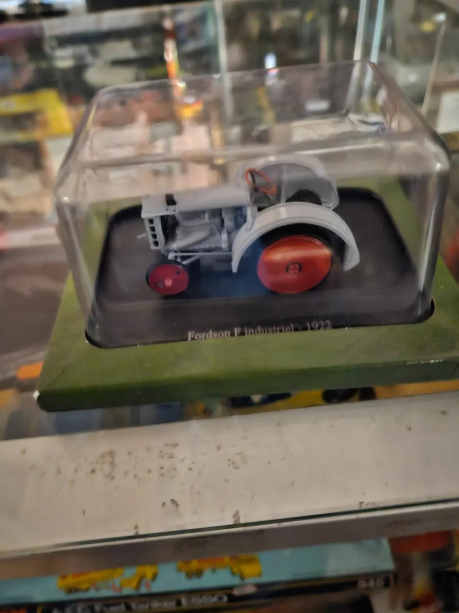 Corgi Atlas Fordson Tractor - Image 2