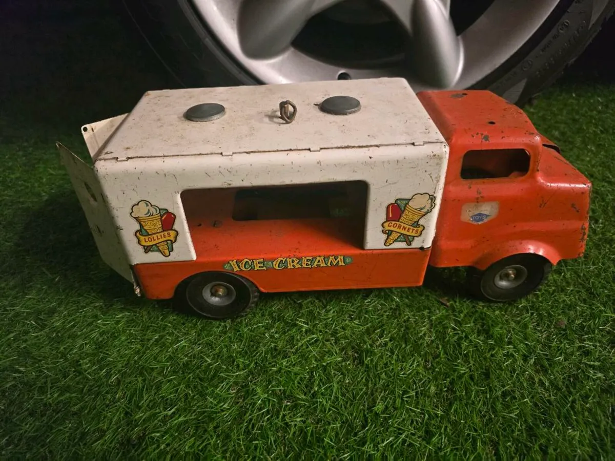 Old style model ice cream van - Image 3