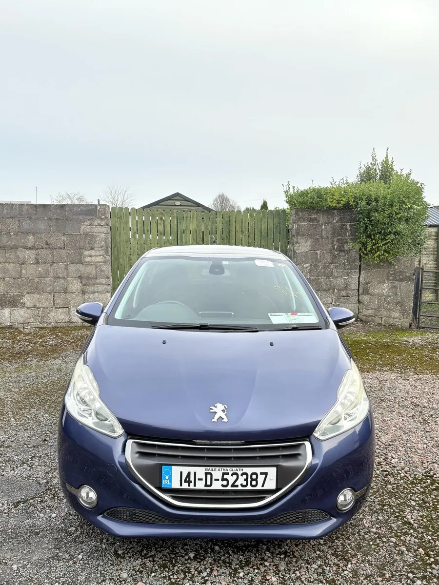 Peugeot 208 Automatic [Top specs] - Image 1