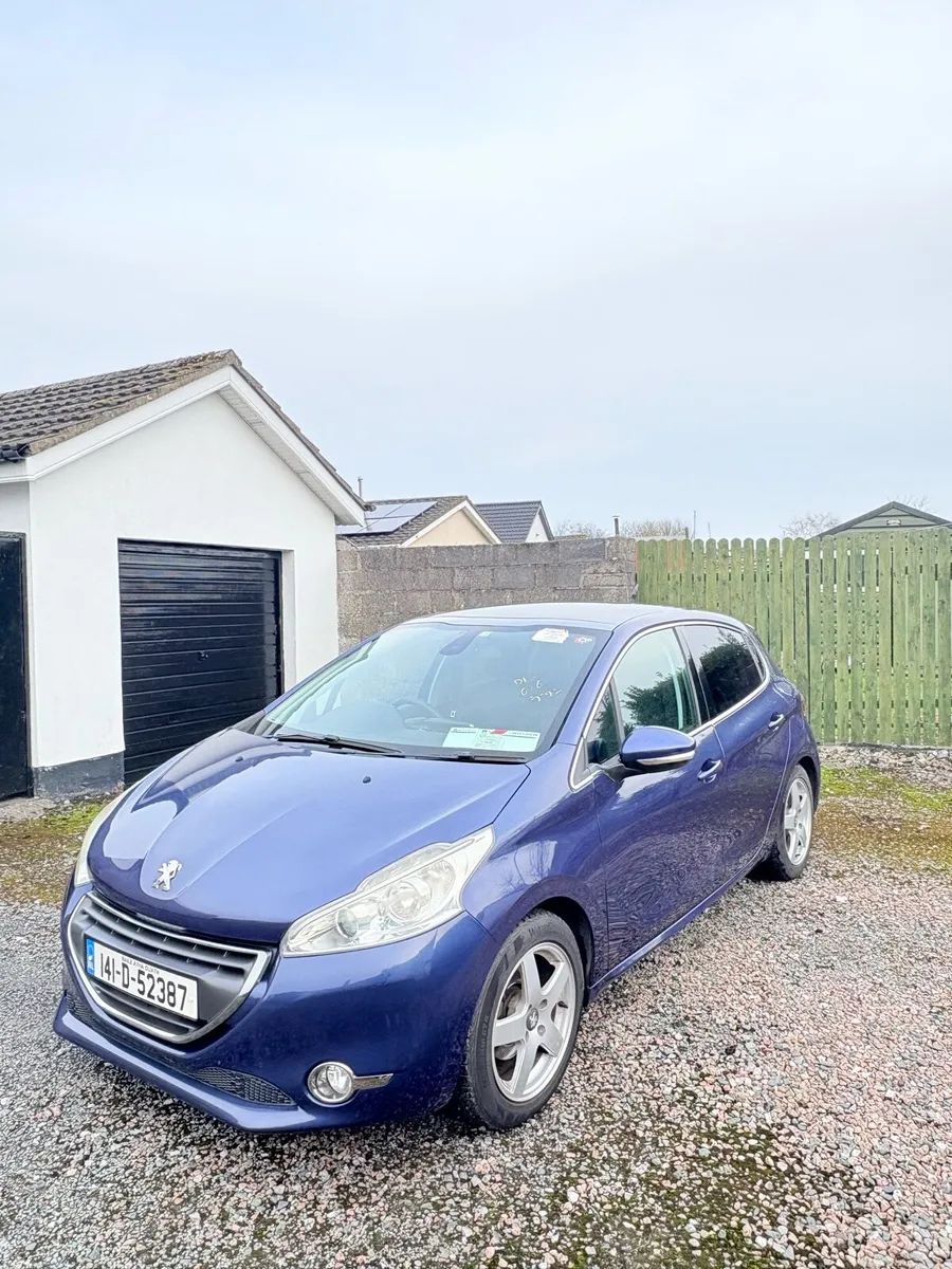 Peugeot 208 Automatic [Top specs] - Image 2