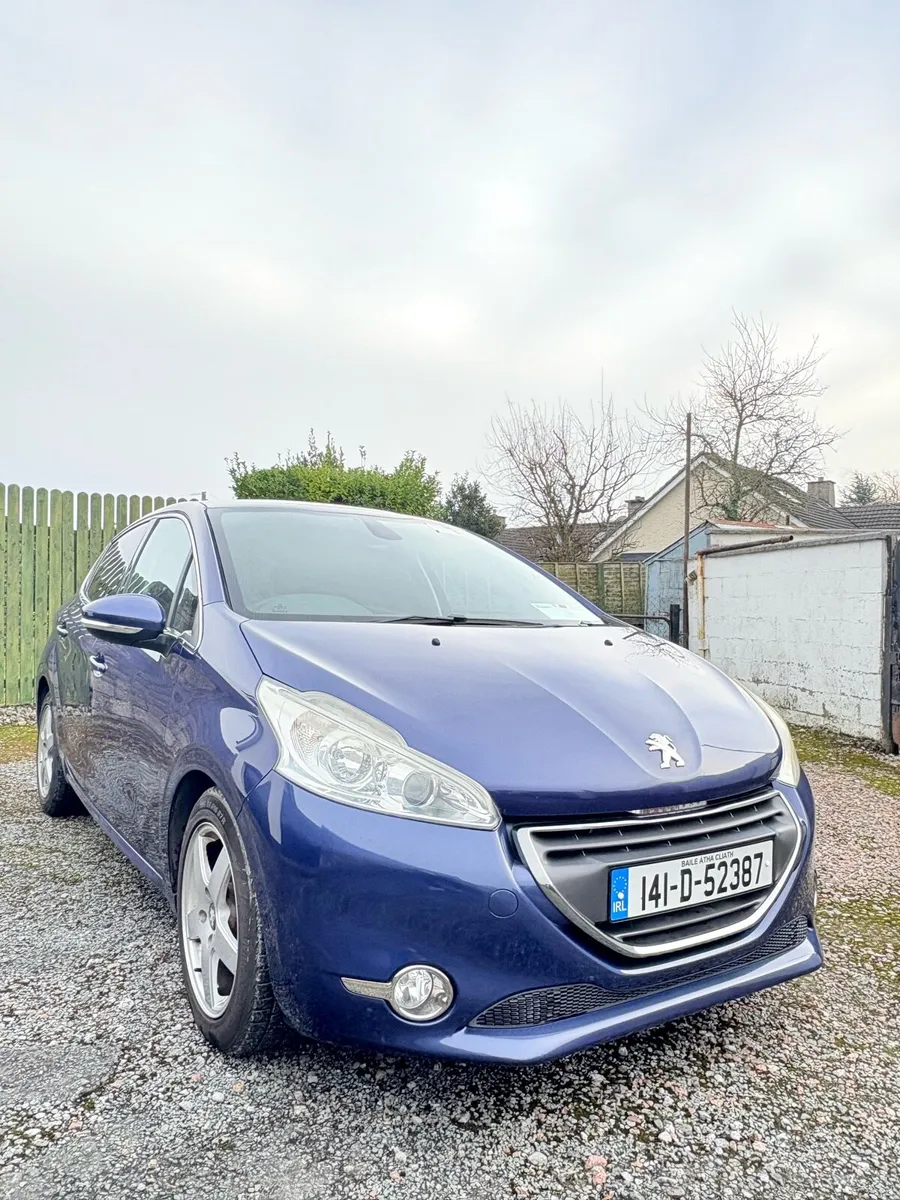Peugeot 208 Automatic [Top specs] - Image 3