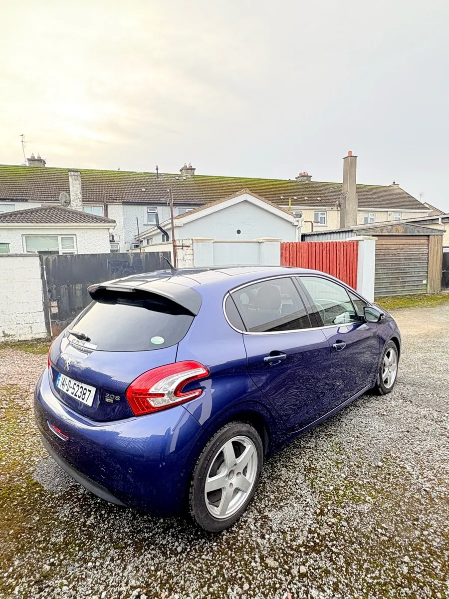 Peugeot 208 Automatic [Top specs] - Image 4