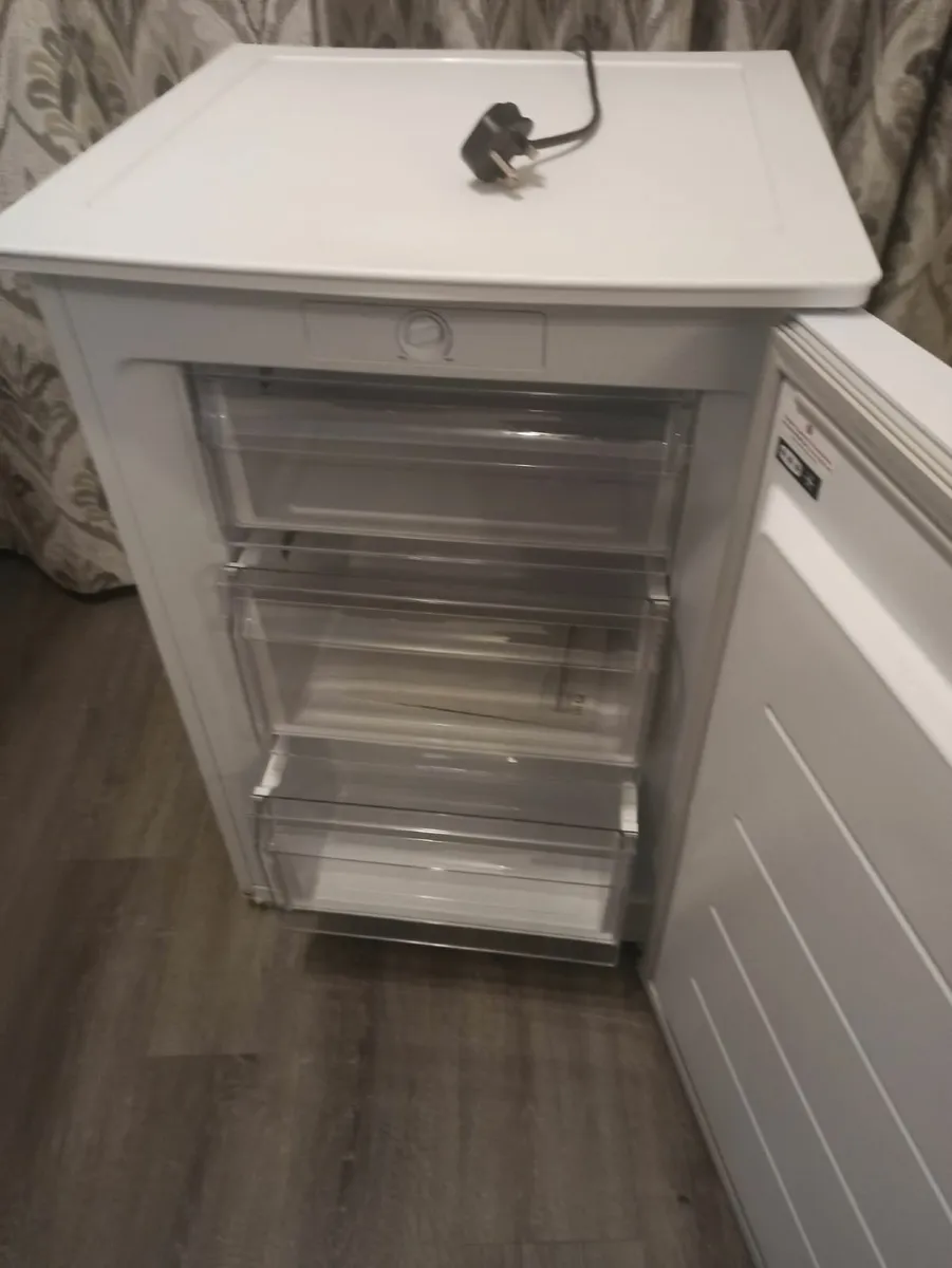 Hoover Freestanding Freezer - Image 2