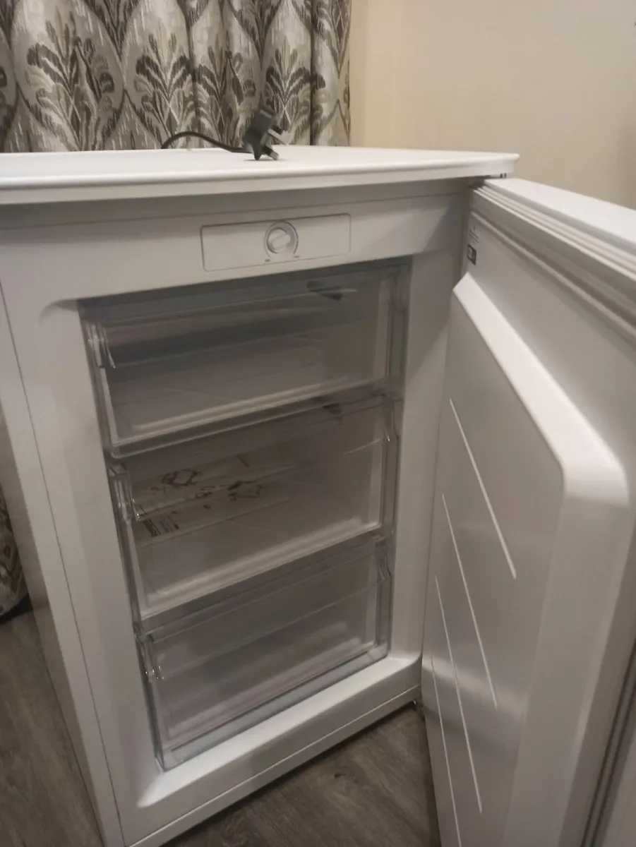 Hoover Freestanding Freezer - Image 4