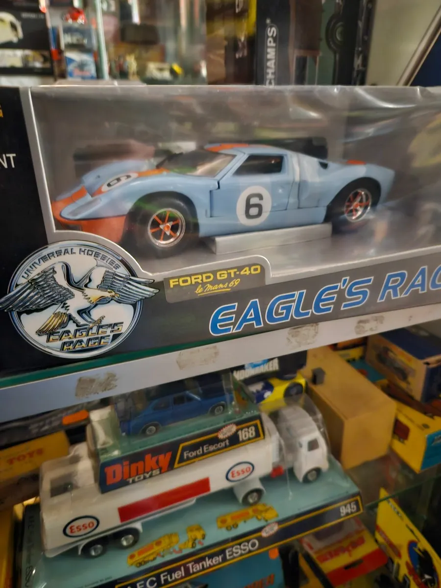 Corgi Universal Hobbies Ford GT40 1:18 - Image 2