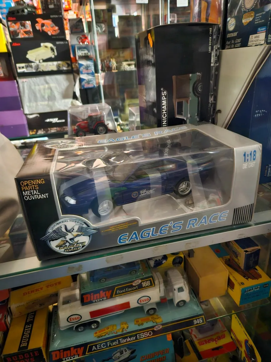 Corgi Universal Hobbies Ford Mustang 1:18 - Image 1