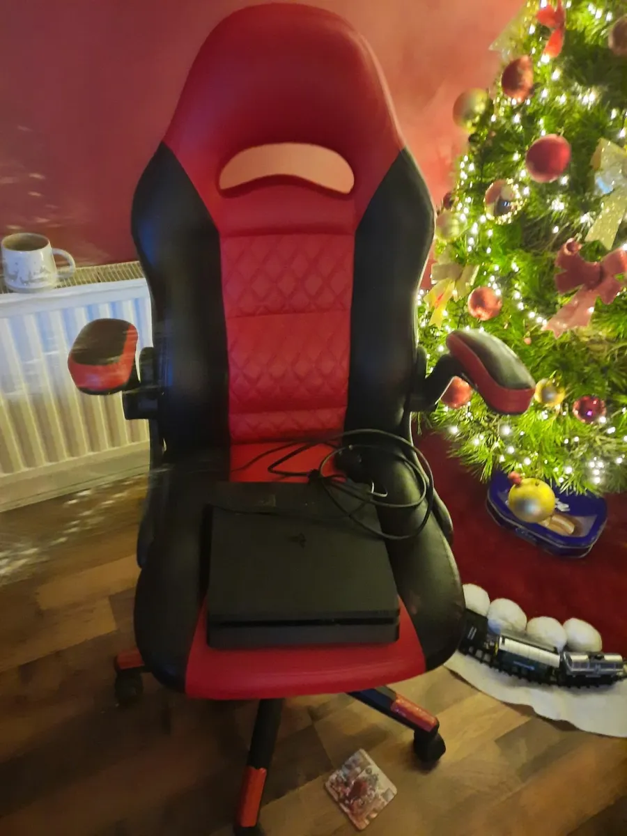 PlayStation 4&Gaming chair - Image 1