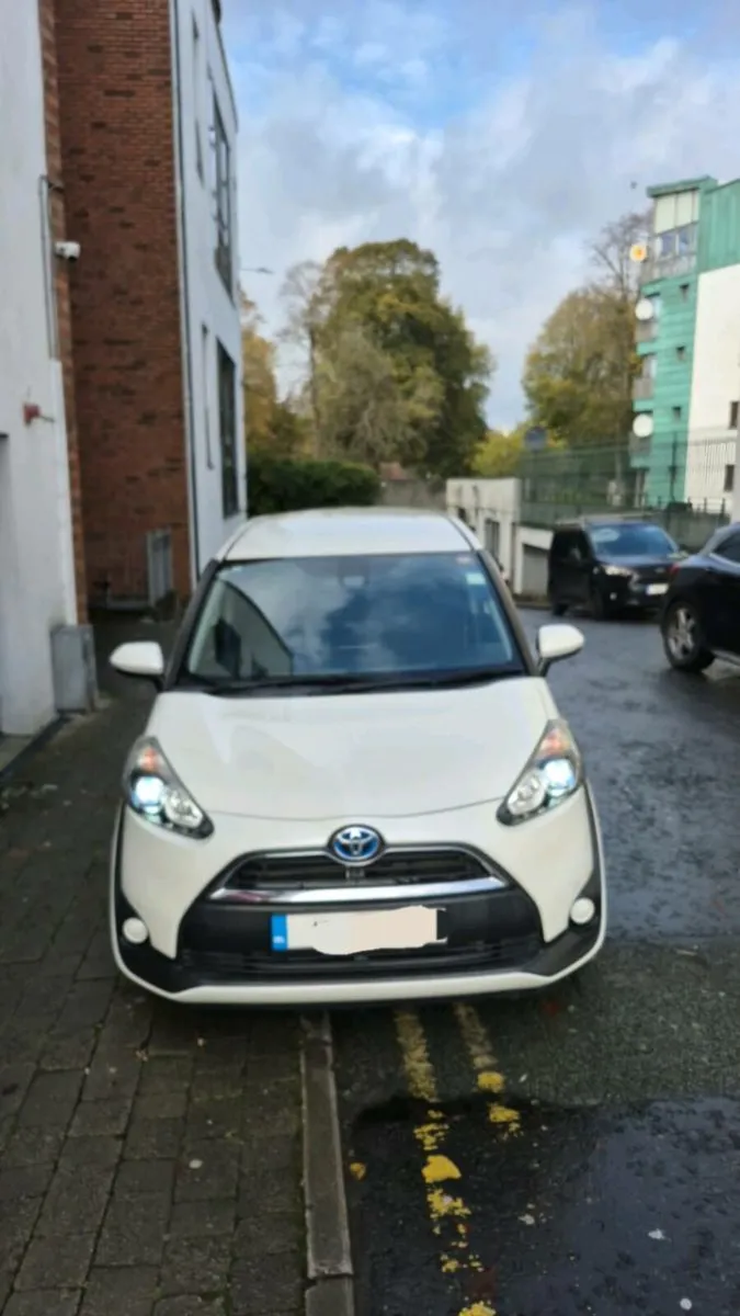 Toyota Sienta Hybrid - Image 1