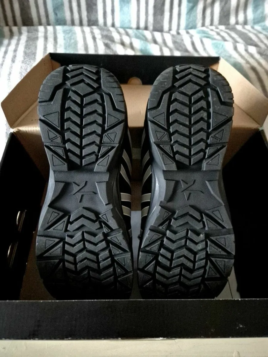 SNICKERS Solid Gear S3 safety work trainers, NEW! - Image 2