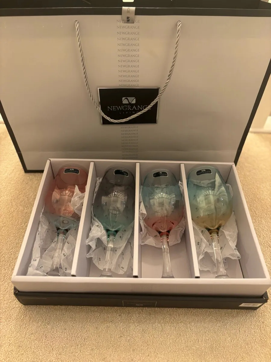 Brand new set of 4 wine glasses - Image 1