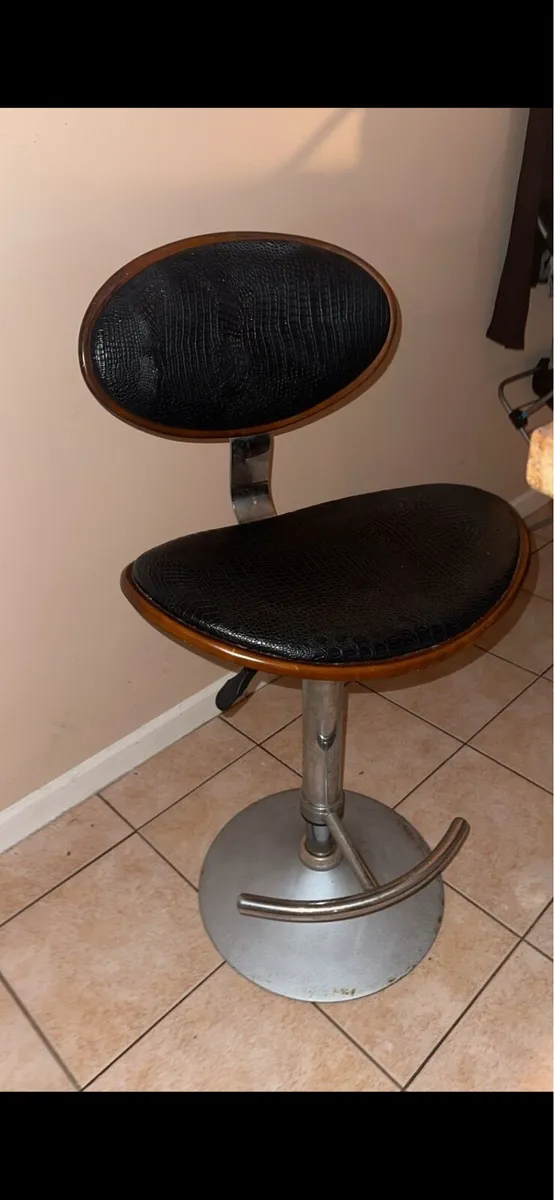3x bar stools for sale