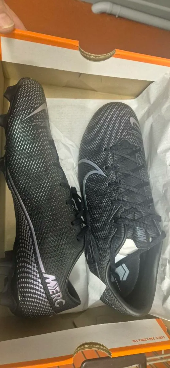 Nike football boots - Image 3