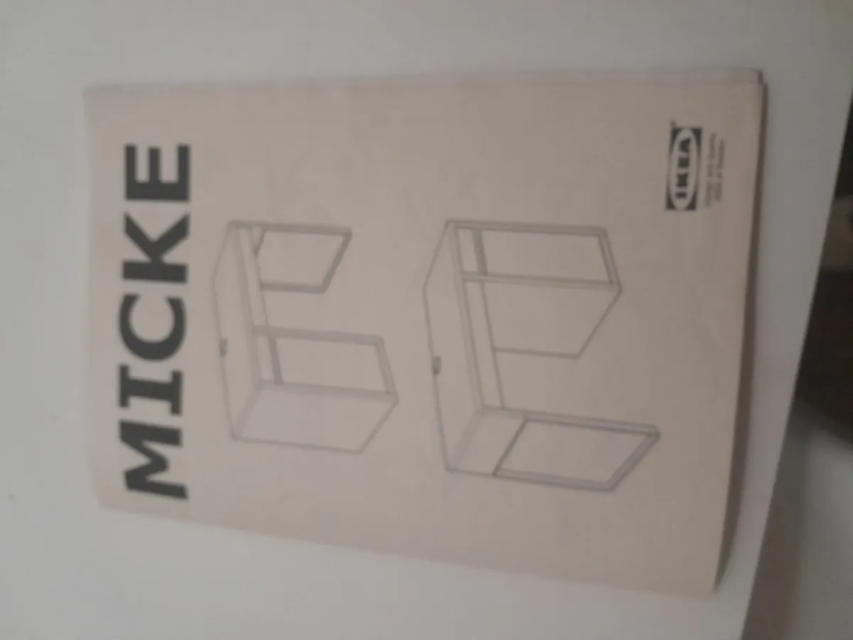 desk and chair - Image 3