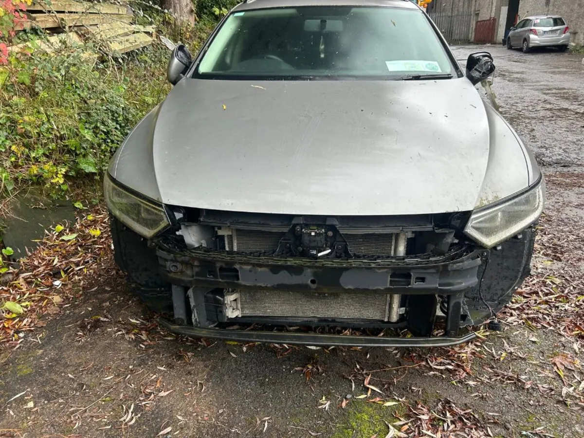 2017 volkswagen passat 2 bumpers wanted - Image 1