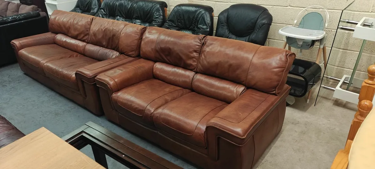 Bentley 3+2 Quality Leather Suite - Image 1