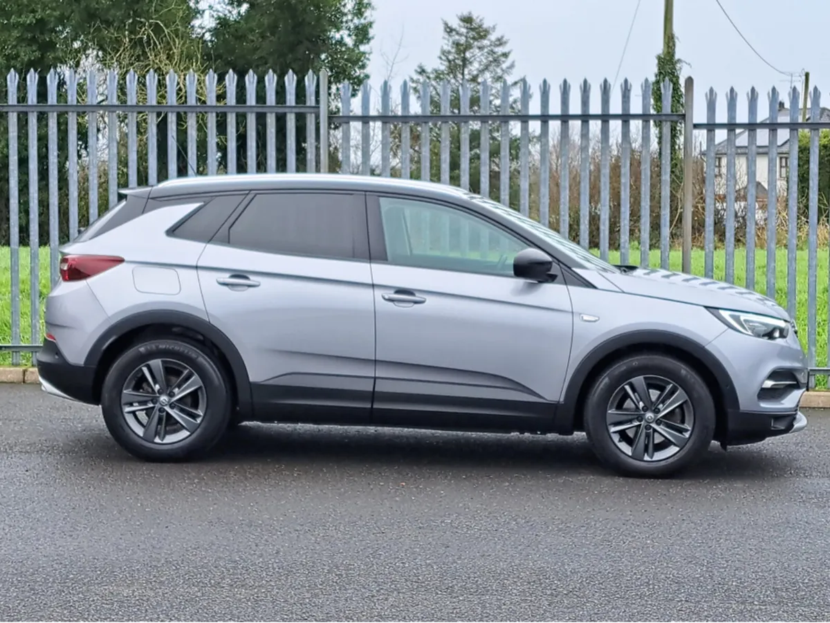 Opel Grandland SRI 1.5TD 130BHP **REVERSING CAMERA - Image 3