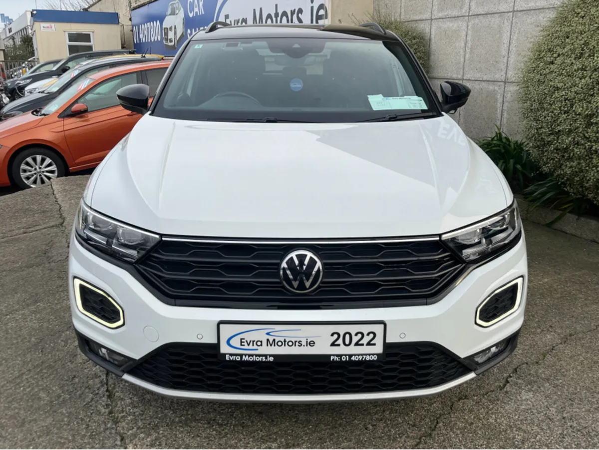 Volkswagen T-Roc STLYE BLACK PACK AUTOMATIC 1.5 PE - Image 2