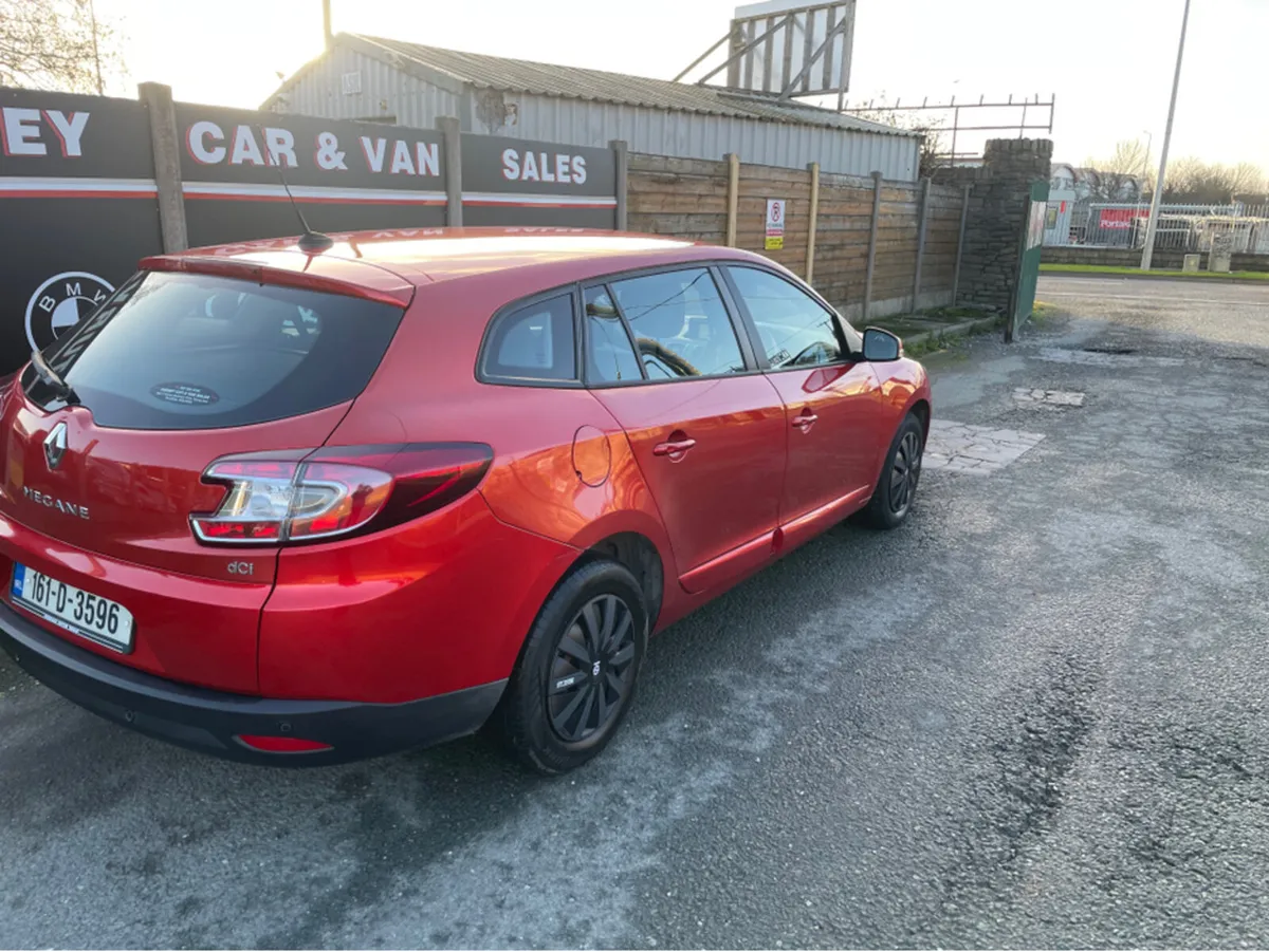 Renault Megane EXPRESSION 1.5 DC 4DR Touter - Image 4